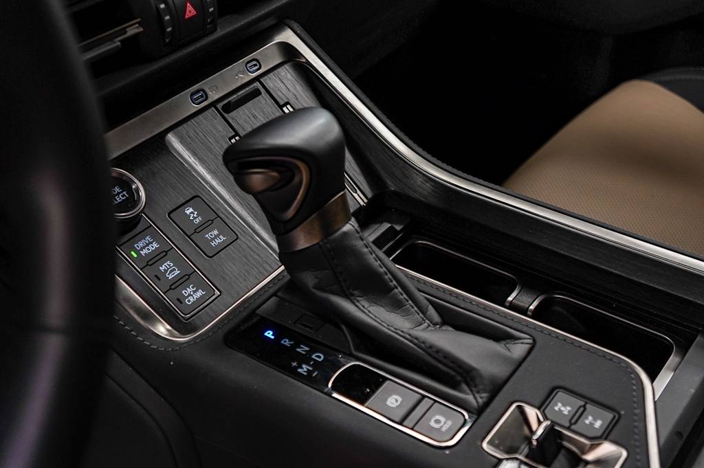 2024 Lexus ES  13