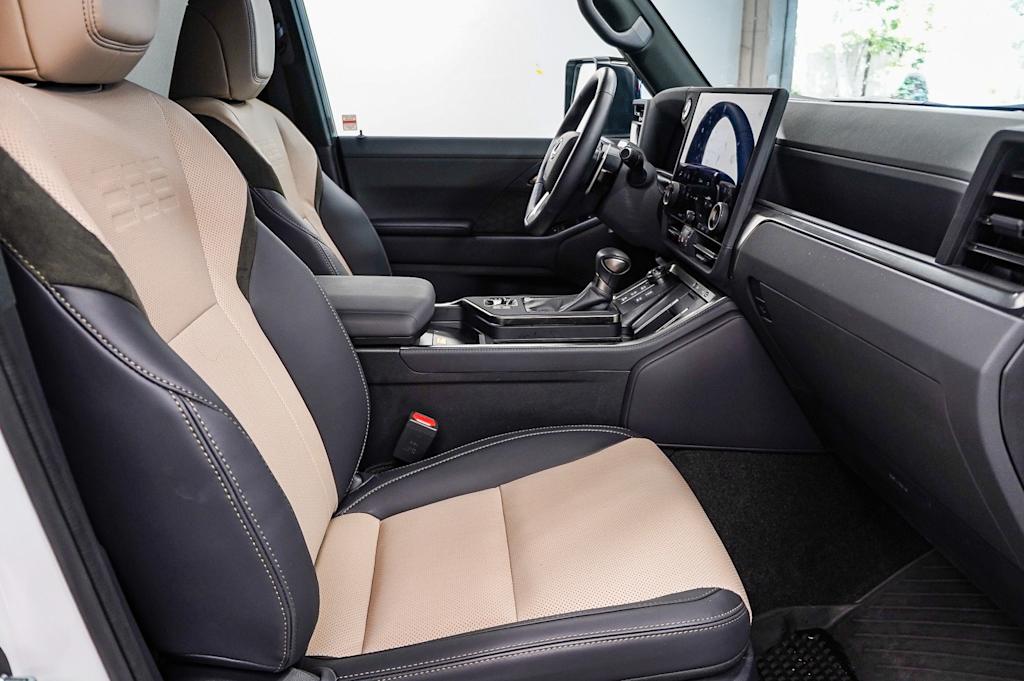 2024 Lexus ES  9
