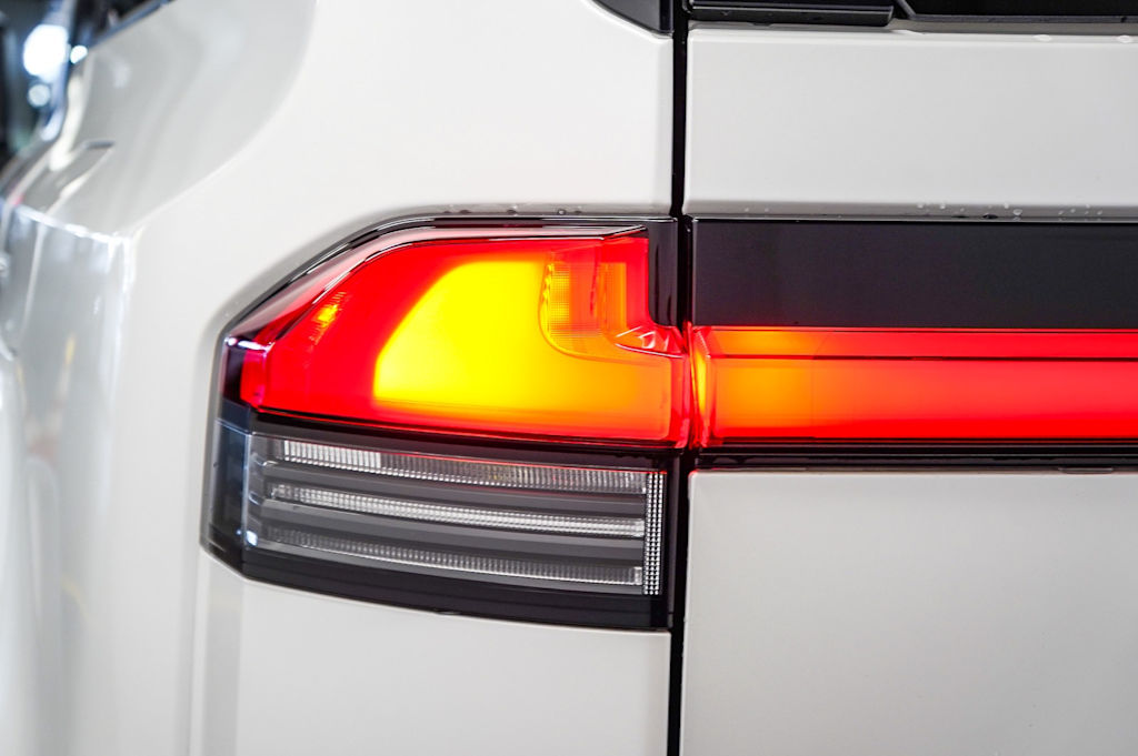 2024 Lexus ES  19