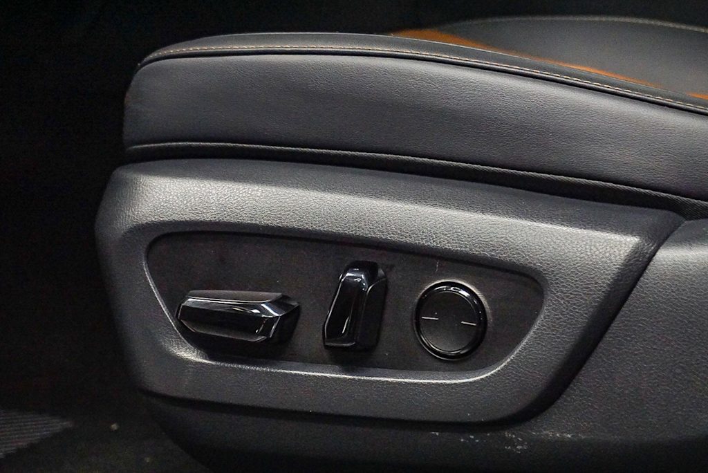 Thumbnail: 2025 Lexus ES - 26