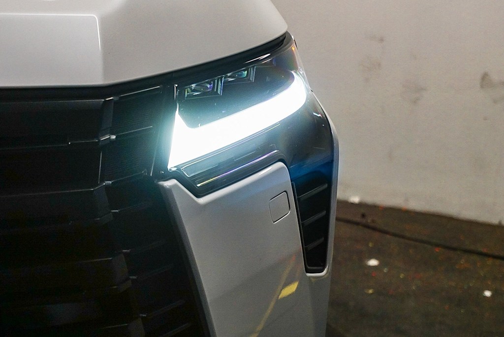 Thumbnail: 2025 Lexus ES - 21