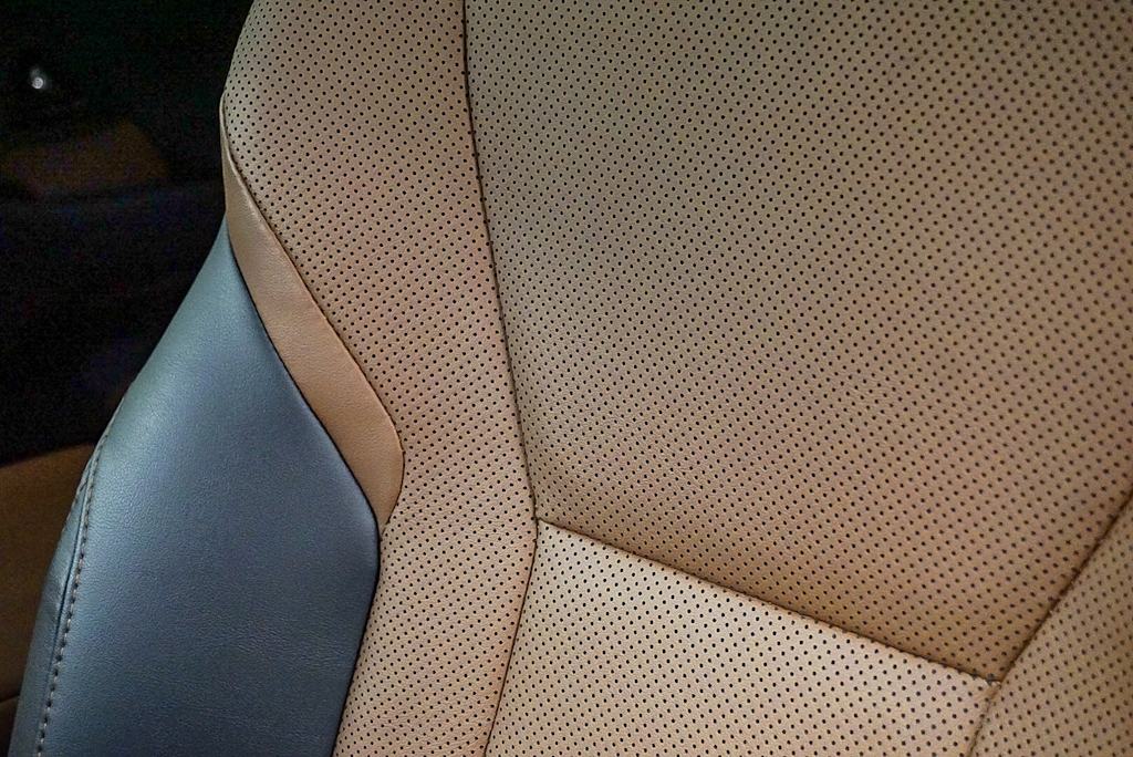 Thumbnail: 2025 Lexus ES - 29