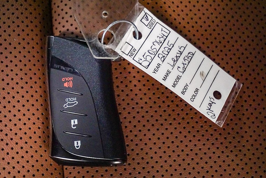 Thumbnail: 2025 Lexus ES - 17