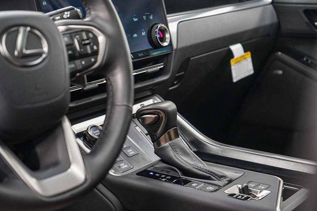 Thumbnail: 2025 Lexus ES - 15
