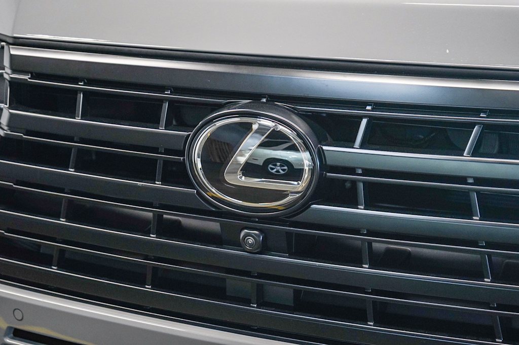 Thumbnail: 2025 Lexus ES - 6