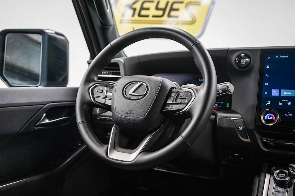 Thumbnail: 2025 Lexus ES - 9