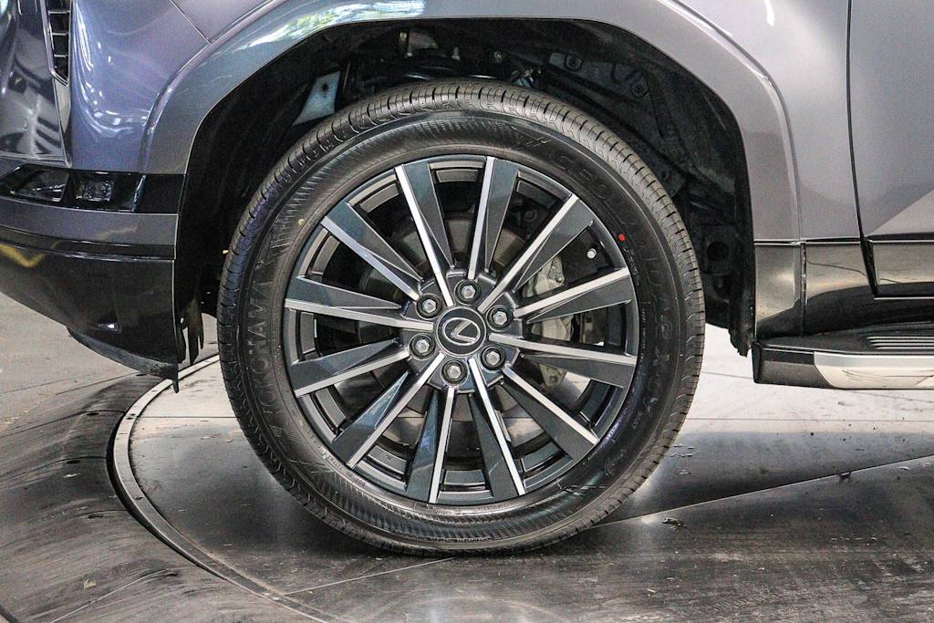 Thumbnail: 2024 Lexus ES - 6