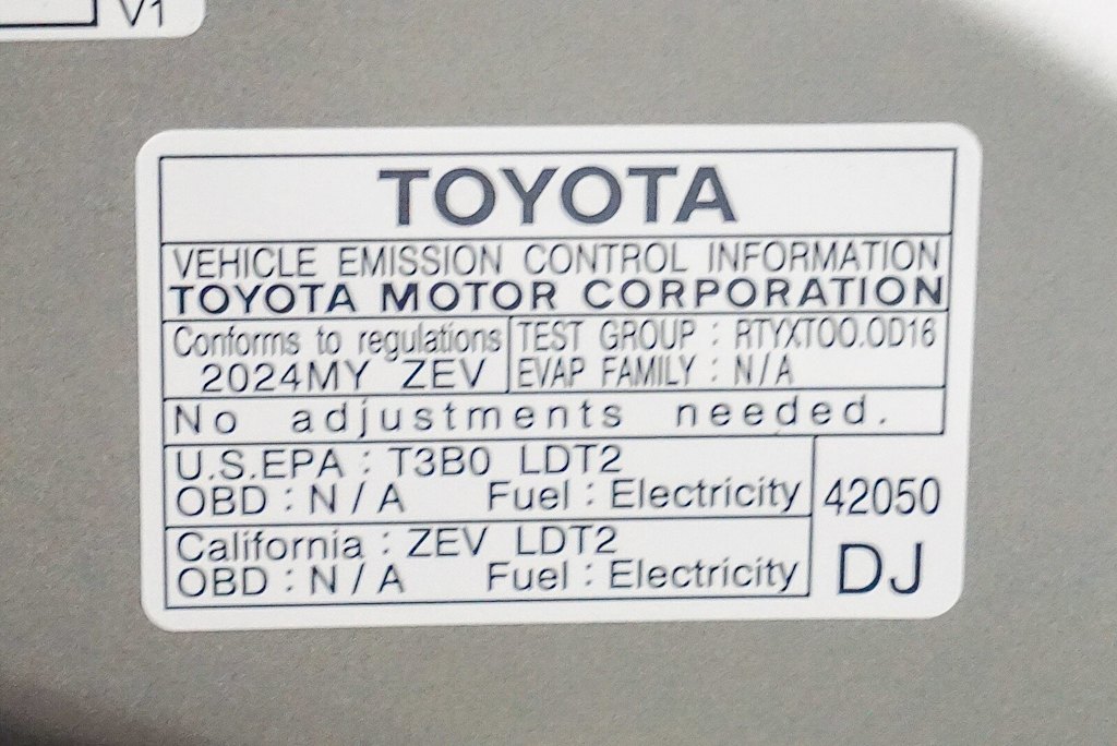 Thumbnail: 2024 Toyota bZ4X - 16