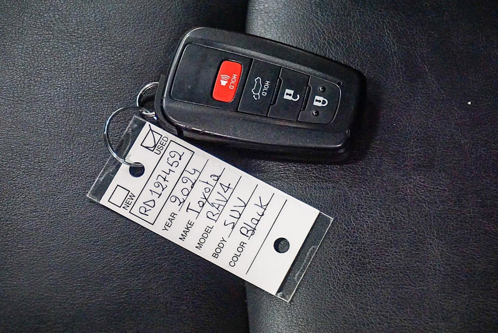 Thumbnail: 2024 Toyota RAV4 - 17