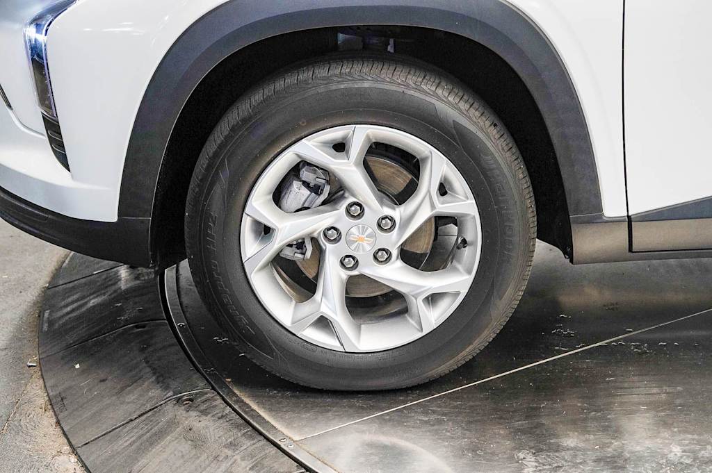 Thumbnail: 2024 Chevrolet Trax - 6