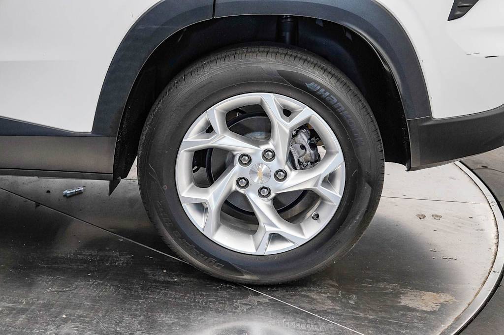 Thumbnail: 2024 Chevrolet Trax - 21