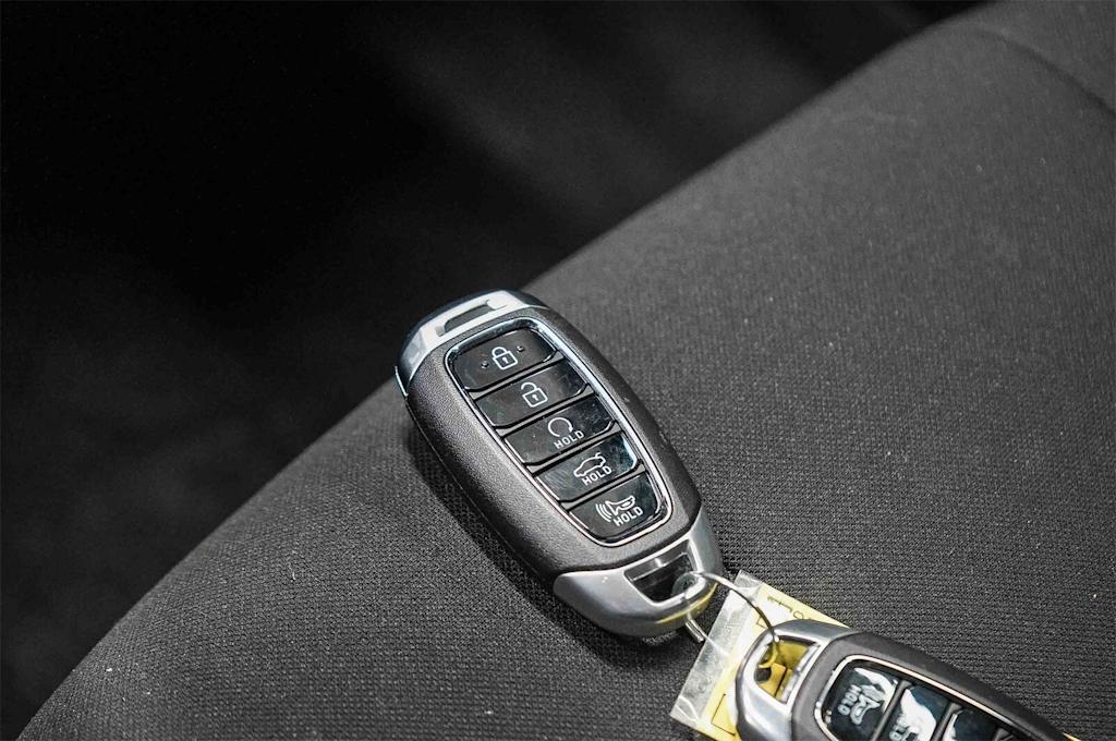 Thumbnail: 2023 Hyundai Elantra - 18