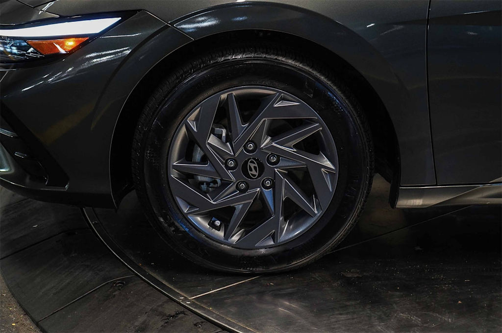 Thumbnail: 2024 Hyundai Elantra - 6