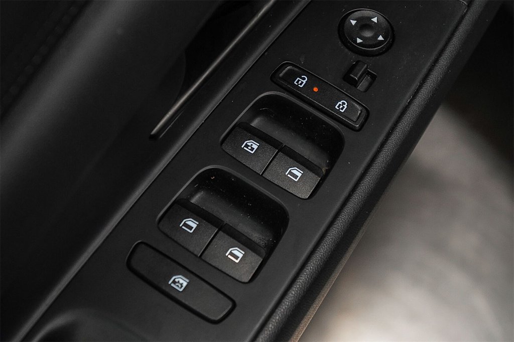 Thumbnail: 2025 Hyundai Elantra - 25