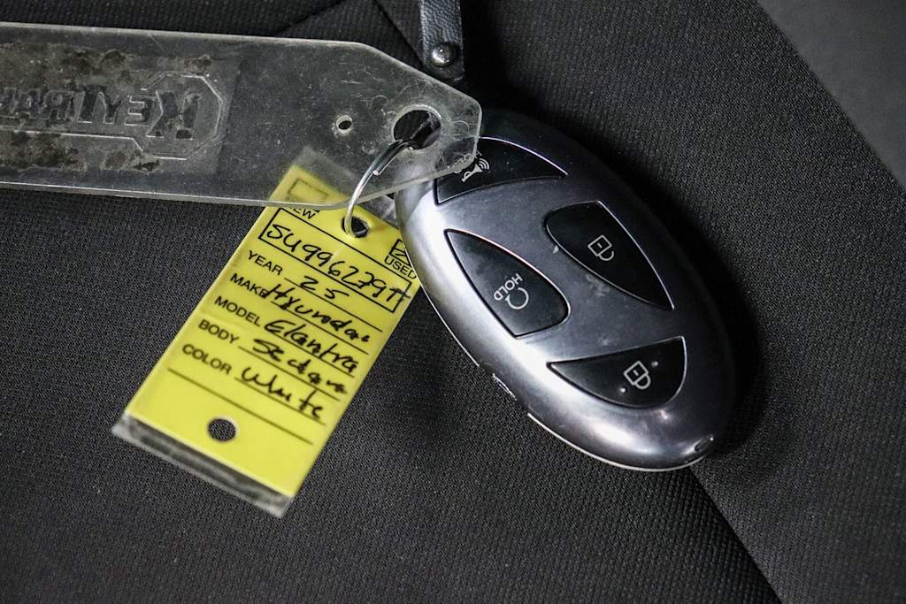 Thumbnail: 2025 Hyundai Elantra - 15