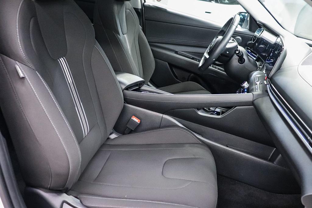 Thumbnail: 2025 Hyundai Elantra - 8
