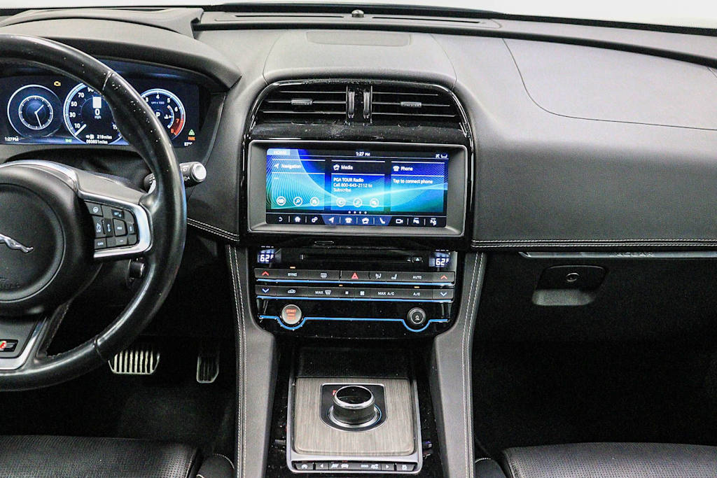Thumbnail: 2017 Jaguar F-Pace - 7