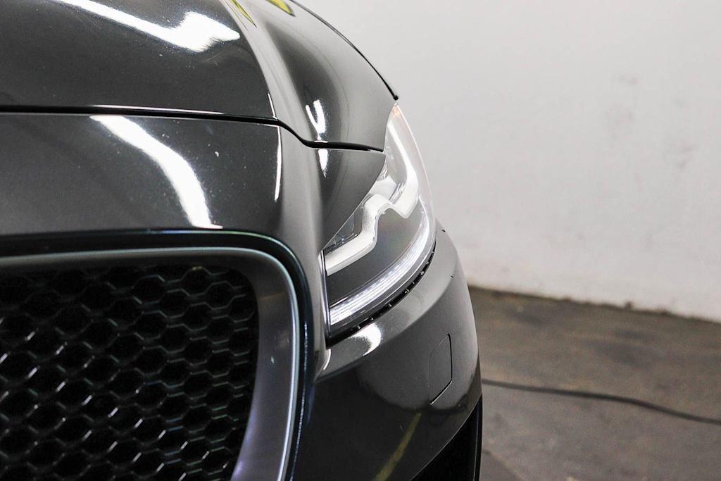 Thumbnail: 2017 Jaguar F-Pace - 18