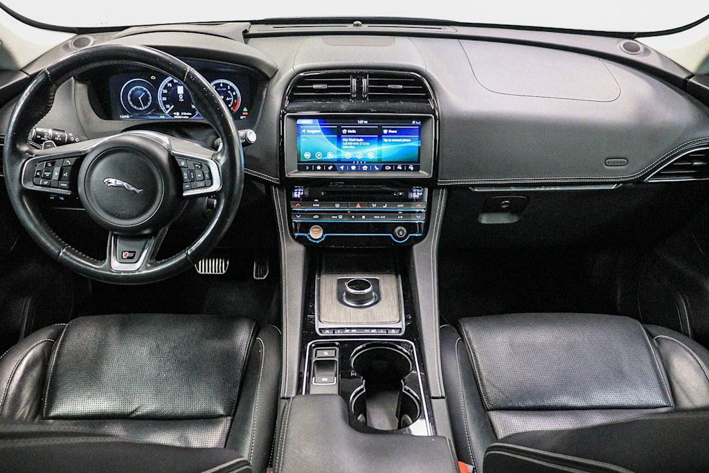 Thumbnail: 2017 Jaguar F-Pace - 2