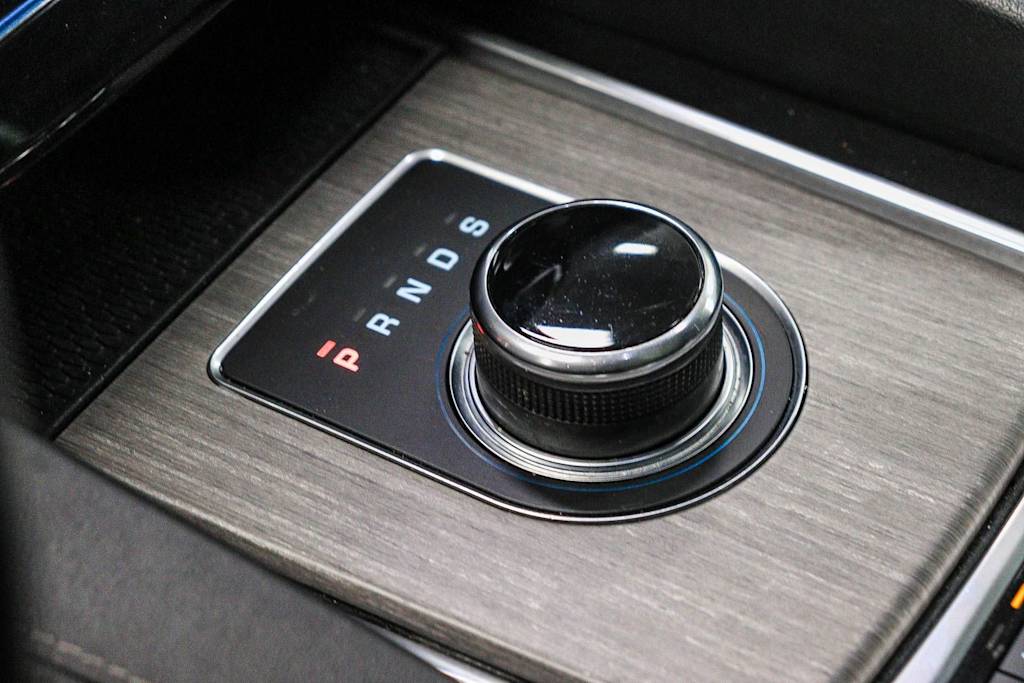 Thumbnail: 2017 Jaguar F-Pace - 24