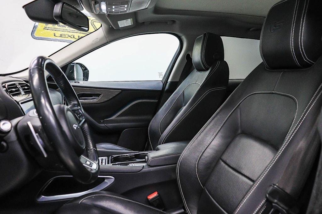 Thumbnail: 2017 Jaguar F-Pace - 9