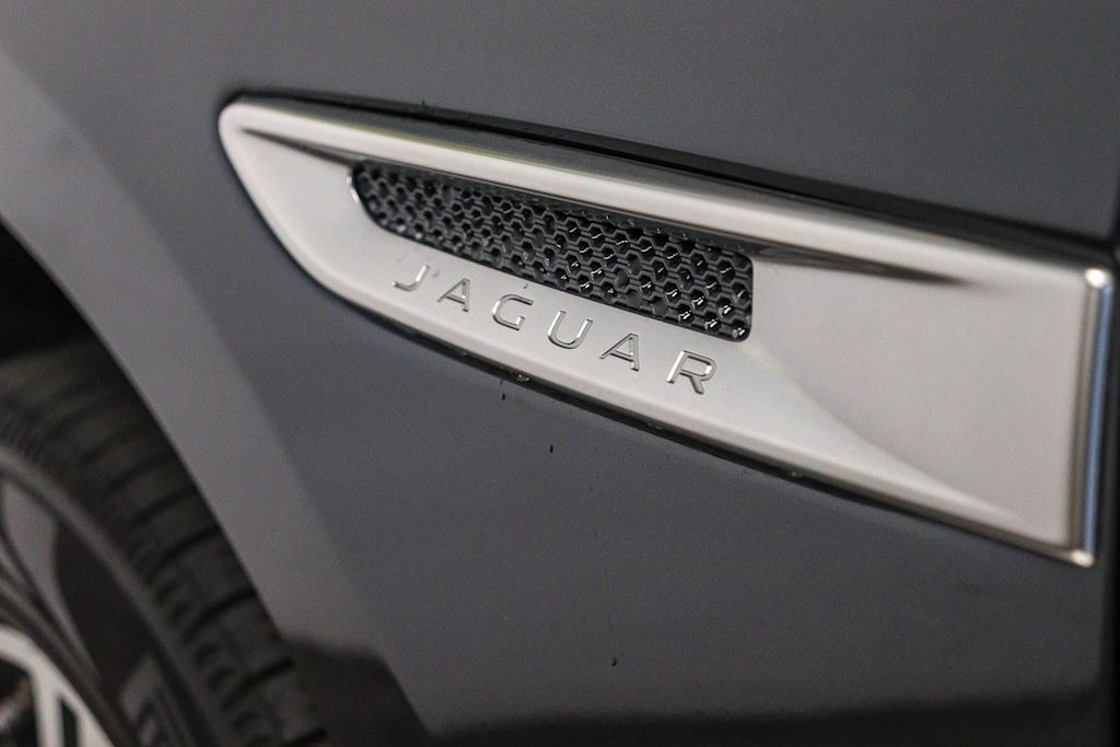 Thumbnail: 2017 Jaguar F-Pace - 22