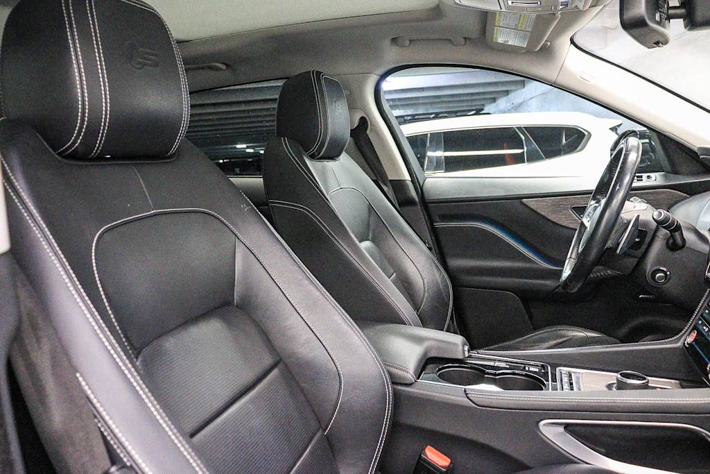 Thumbnail: 2017 Jaguar F-Pace - 8