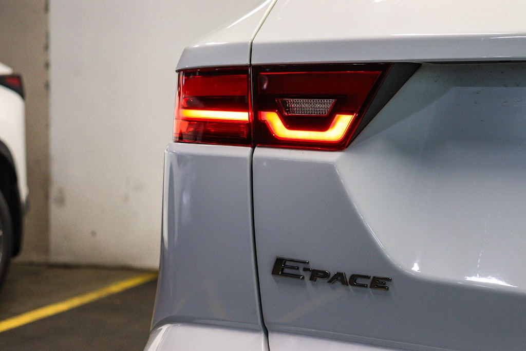 Thumbnail: 2022 Jaguar E-Pace - 21