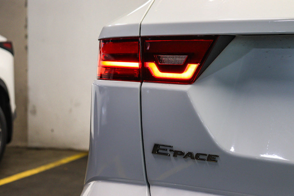 Thumbnail: 2022 Jaguar E-Pace - 21