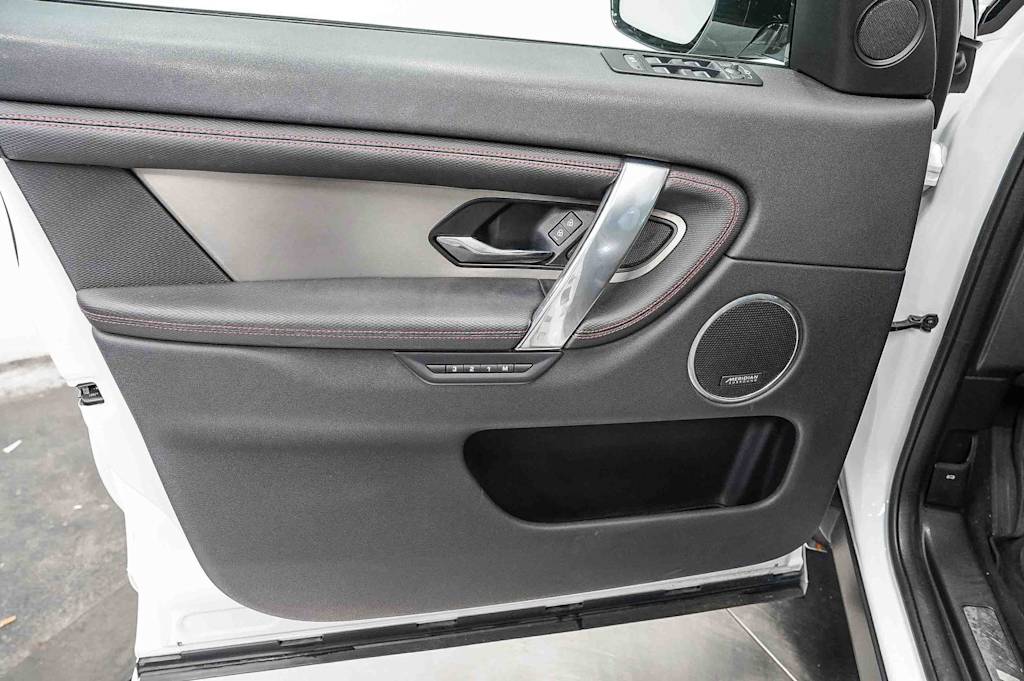 Thumbnail: 2023 Land Rover Discovery Sport - 26