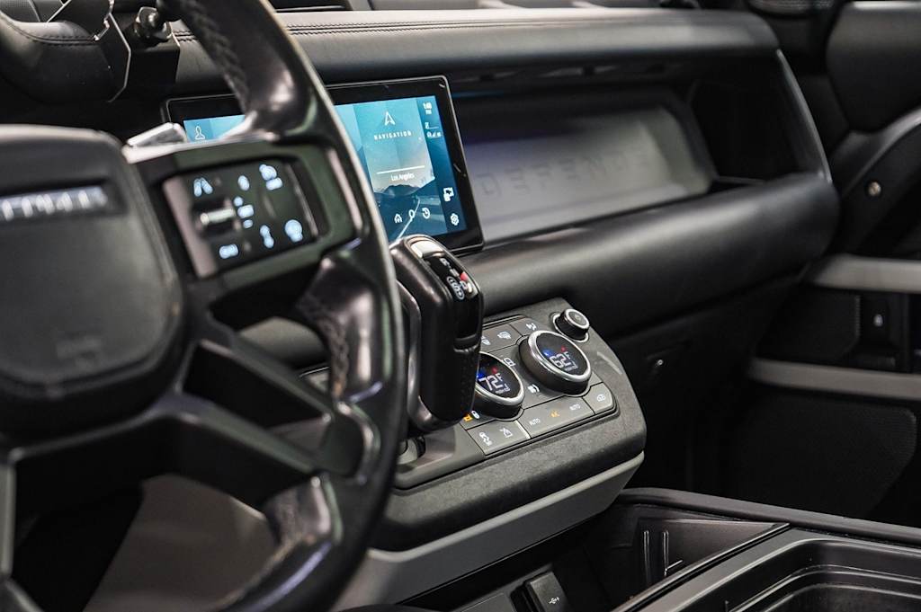 Thumbnail: 2020 Land Rover Defender - 28