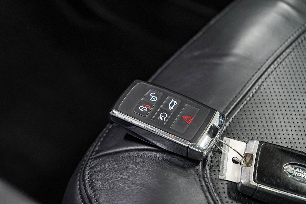 Thumbnail: 2020 Land Rover Defender - 17