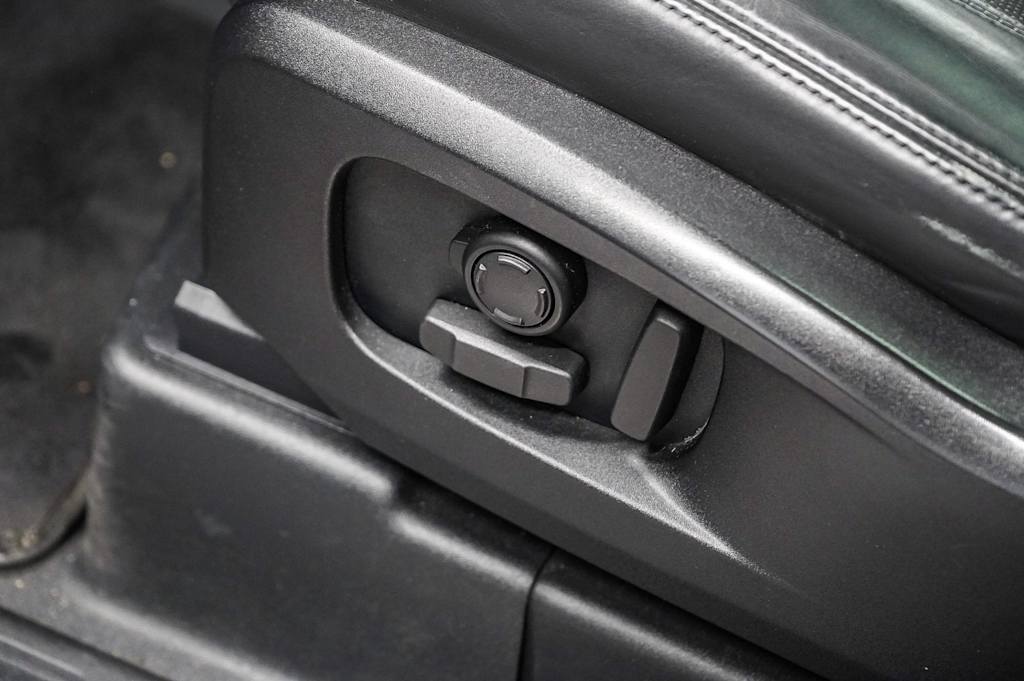 Thumbnail: 2020 Land Rover Defender - 27