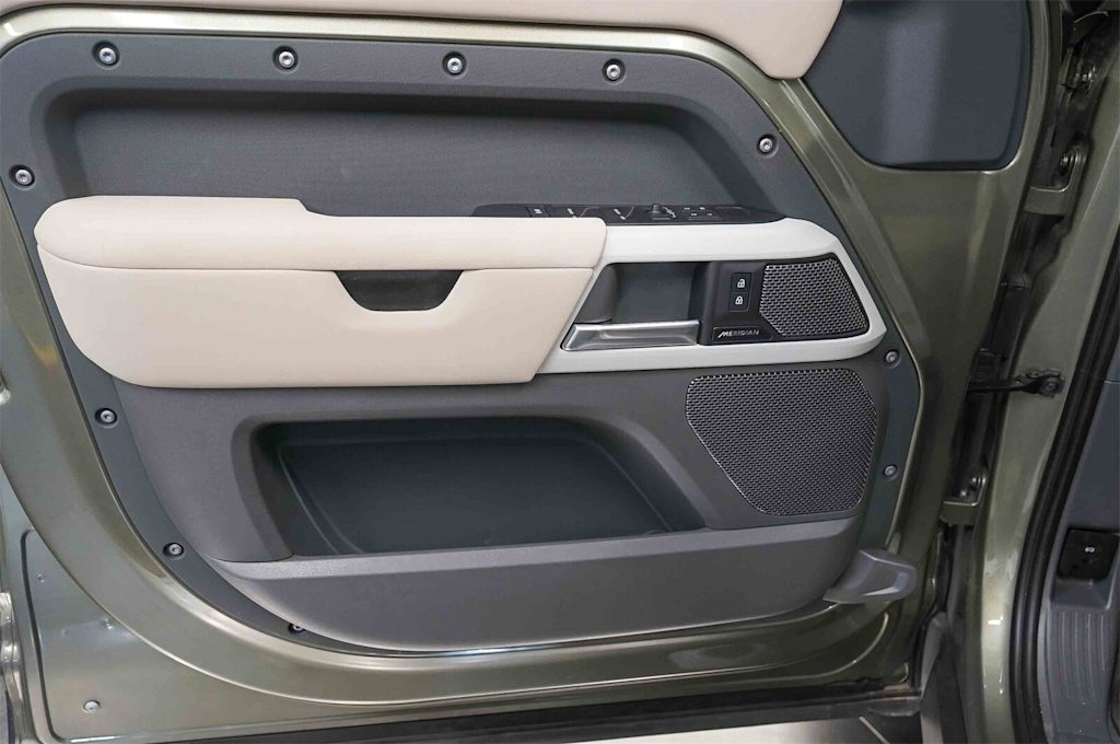 Thumbnail: 2023 Land Rover Defender - 27