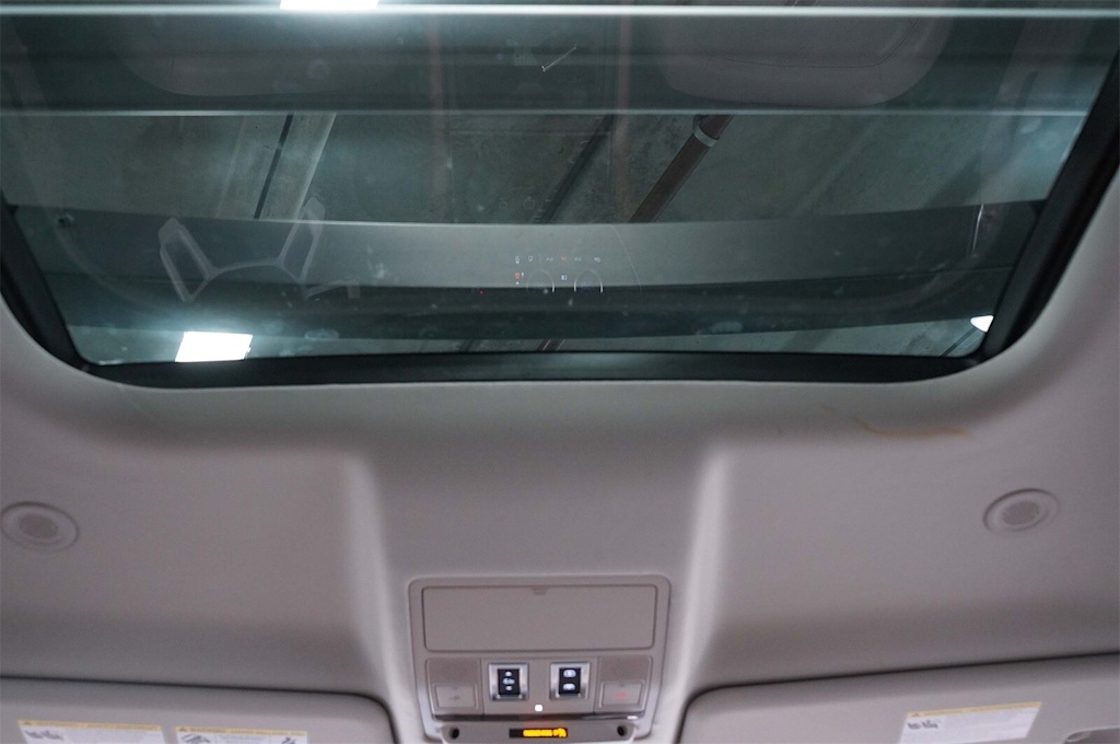 Thumbnail: 2023 Land Rover Defender - 24