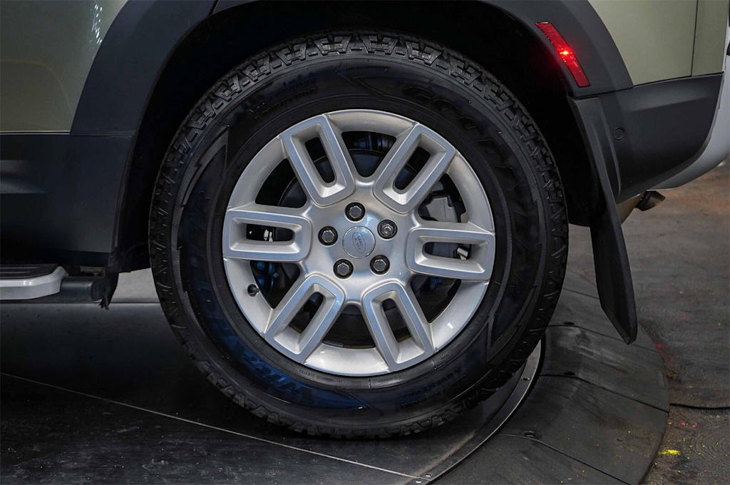 Thumbnail: 2023 Land Rover Defender - 22