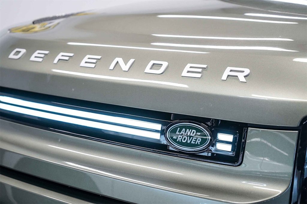 Thumbnail: 2023 Land Rover Defender - 4