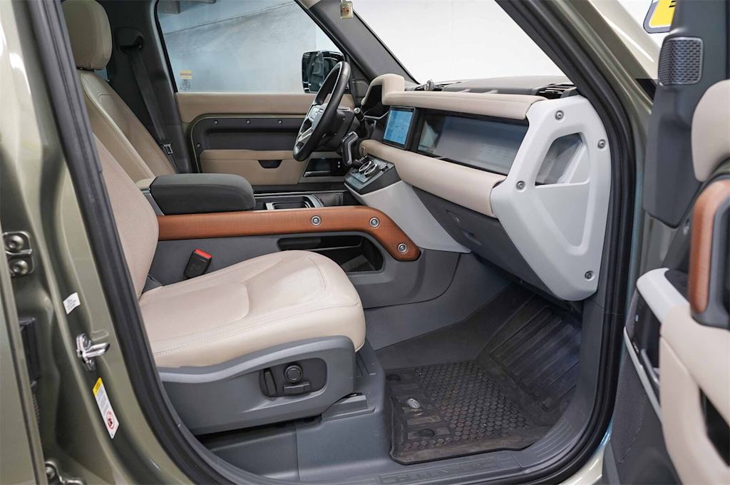 Thumbnail: 2023 Land Rover Defender - 8