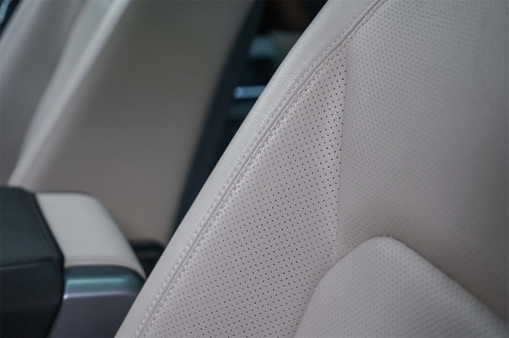 Thumbnail: 2023 Land Rover Defender - 25