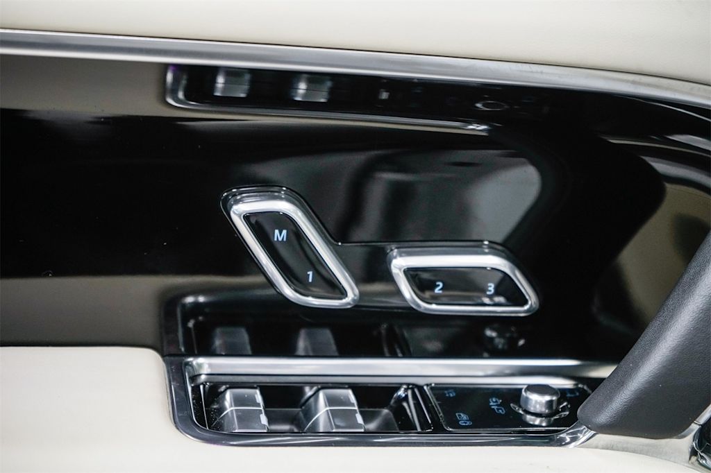 Thumbnail: 2024 Land Rover Range Rover - 26