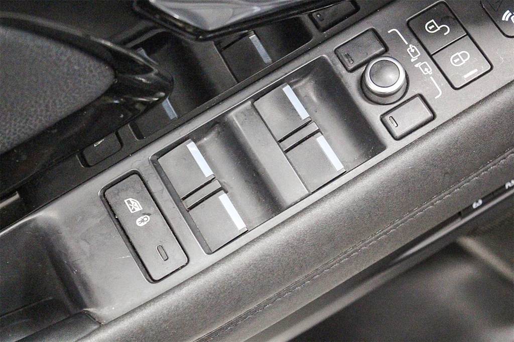 Thumbnail: 2020 Land Rover Range Rover Evoque - 25