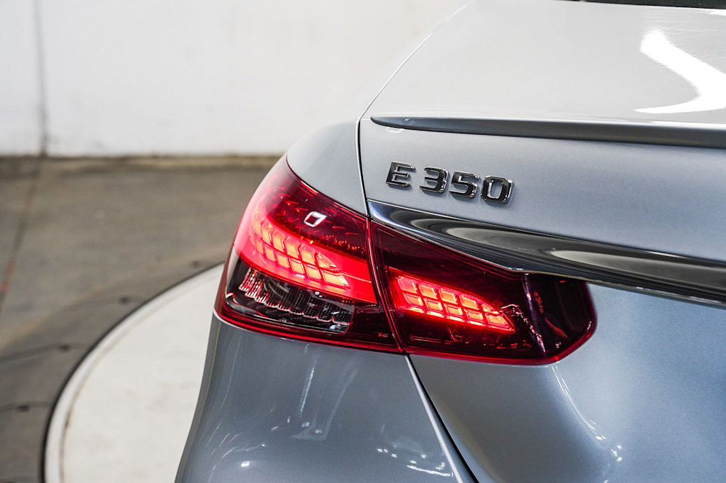 Thumbnail: 2022 Mercedes-Benz E-Class - 15