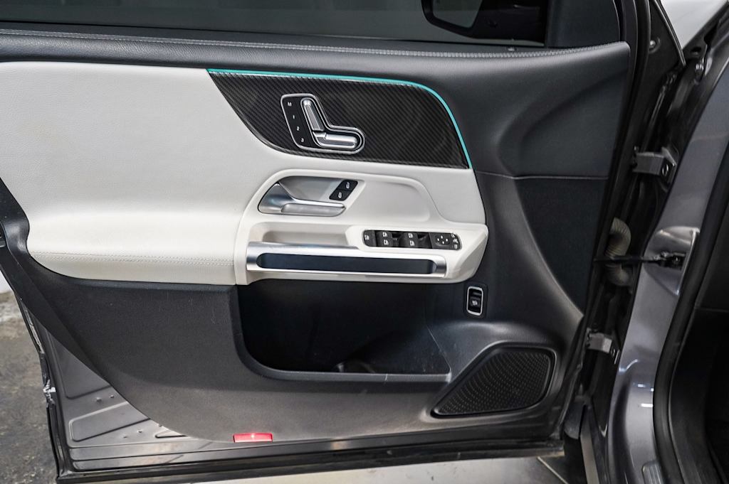 Thumbnail: 2021 Mercedes-Benz GLB - 23