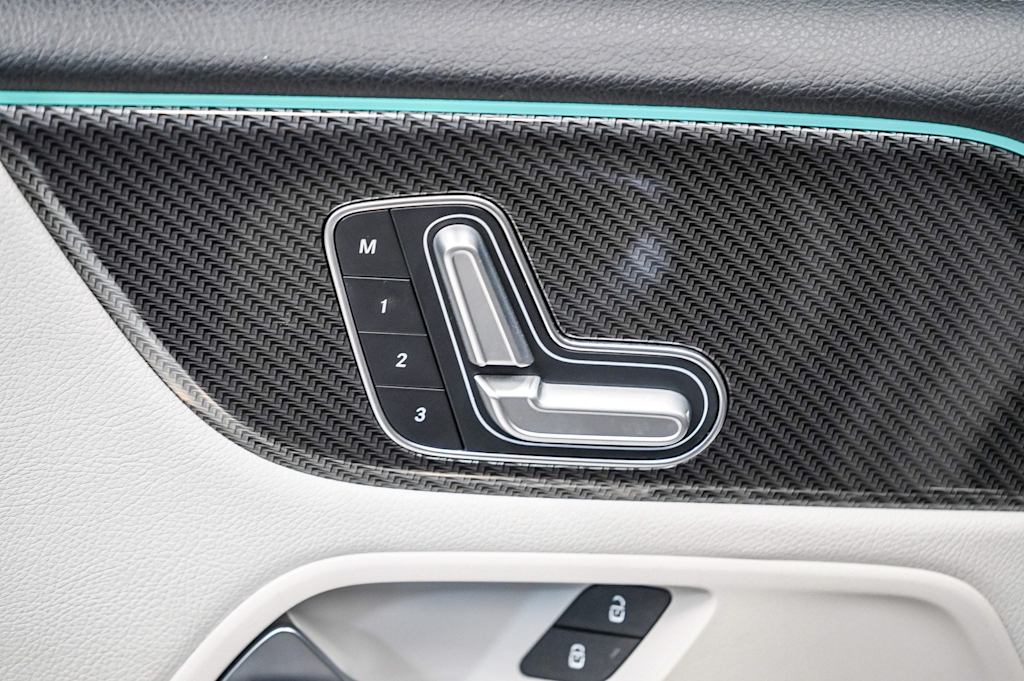 Thumbnail: 2021 Mercedes-Benz GLB - 24