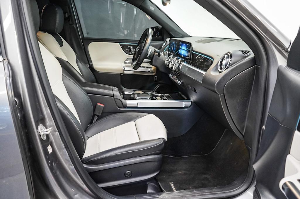 Thumbnail: 2021 Mercedes-Benz GLB - 10