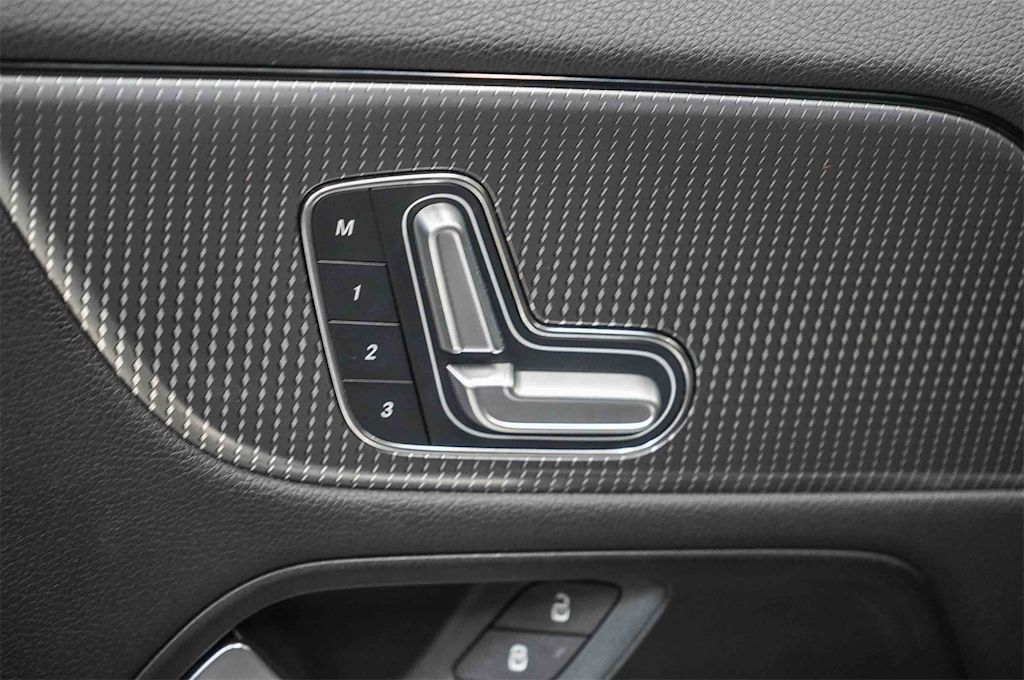 Thumbnail: 2023 Mercedes-Benz GLA - 25