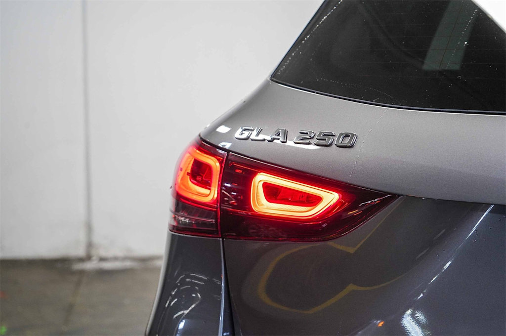 Thumbnail: 2023 Mercedes-Benz GLA - 21