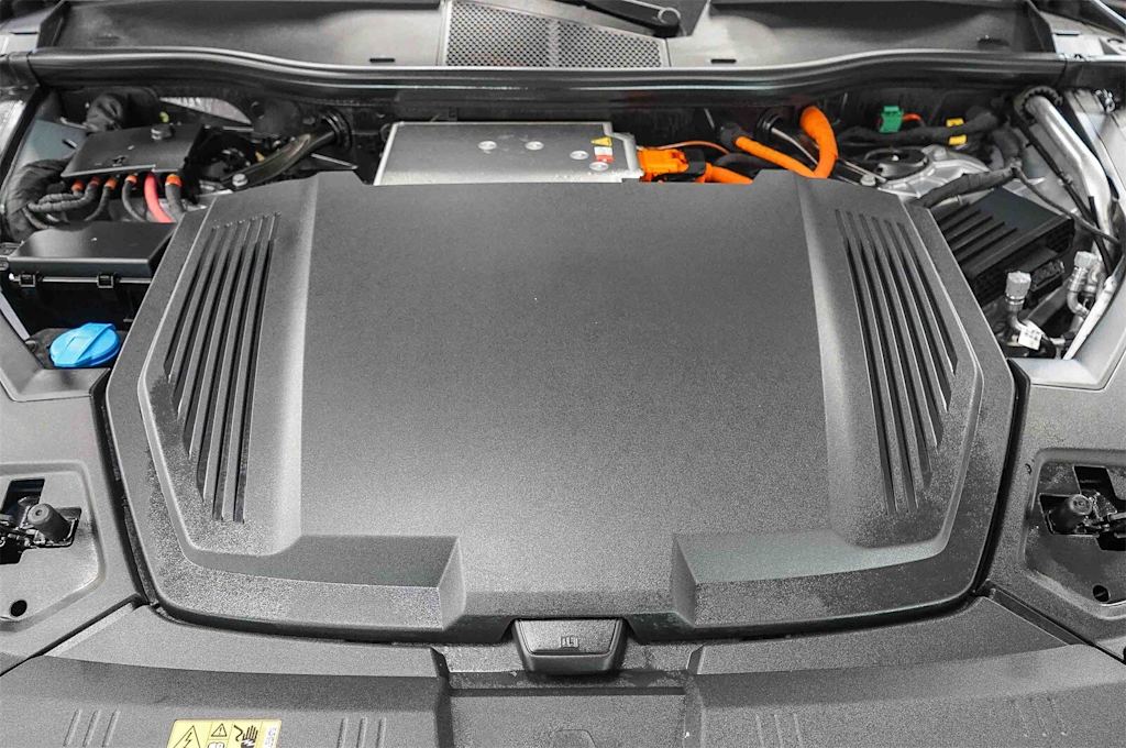 Thumbnail: 2023 Audi e-tron - 8