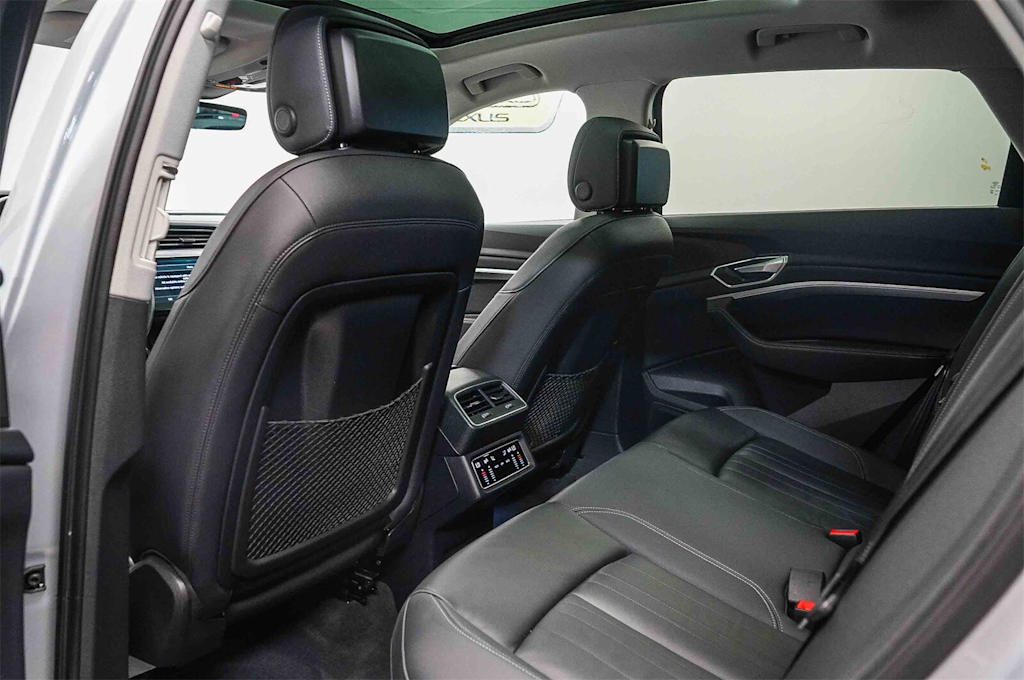 Thumbnail: 2023 Audi e-tron - 12