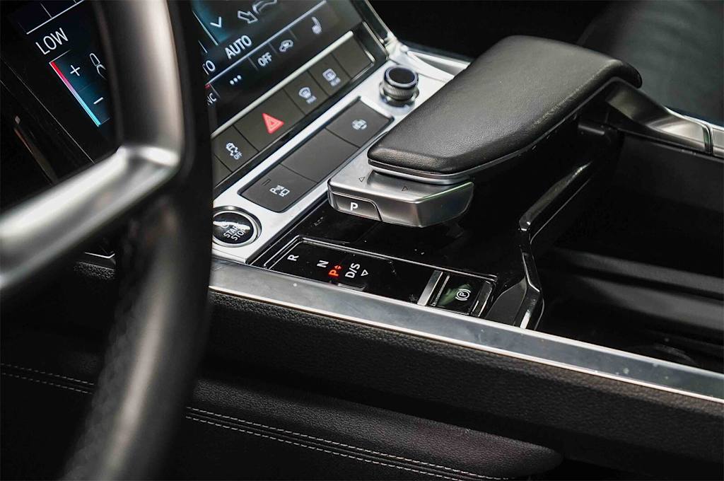 Thumbnail: 2023 Audi e-tron - 16